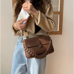 شنطة متوسطة
